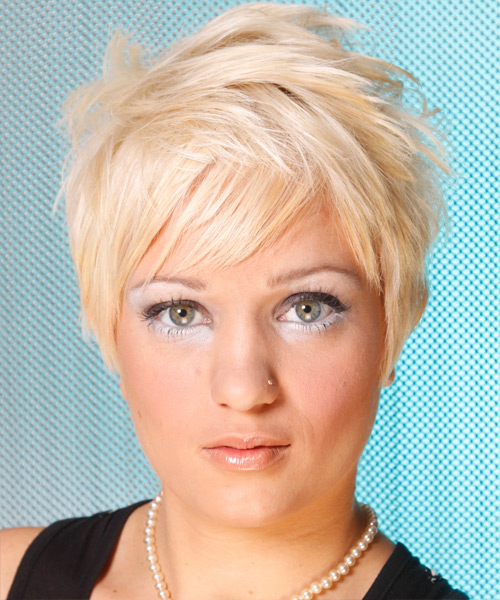 Short hairstyle for triangular face shapes