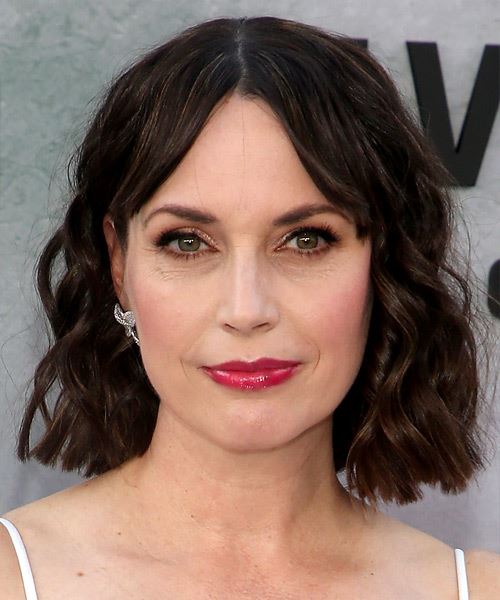 Julie Ann Emery Medium Wavy   Black  Bob  Haircut
