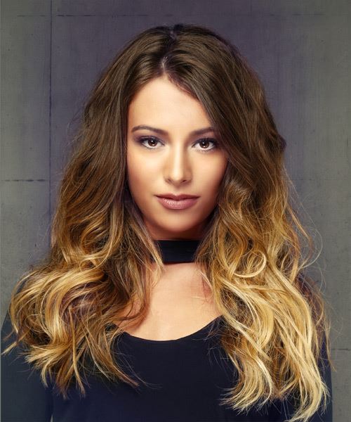 Long Beachy Waves With Two-Tone Hair Color